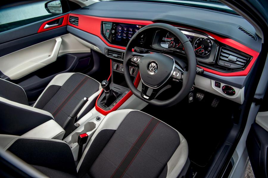 Интерьер Volkswagen Polo Beats 2017 года  (UK) (фото 12 из 27)